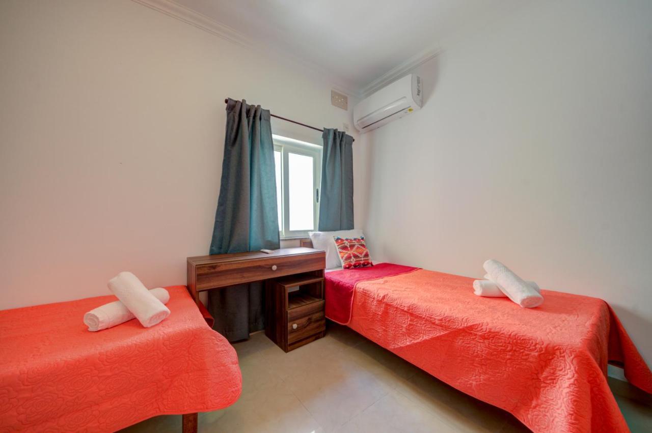 Apartment St Julian's Unique 3-bedroom Sleeps 9-10