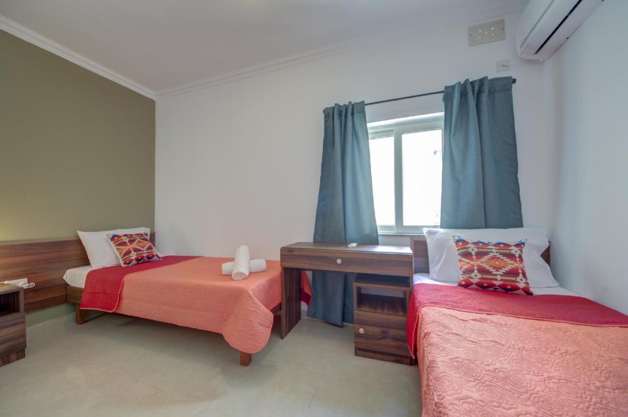 Apartment St Julian's Unique 3-bedroom Sleeps 9-10 *